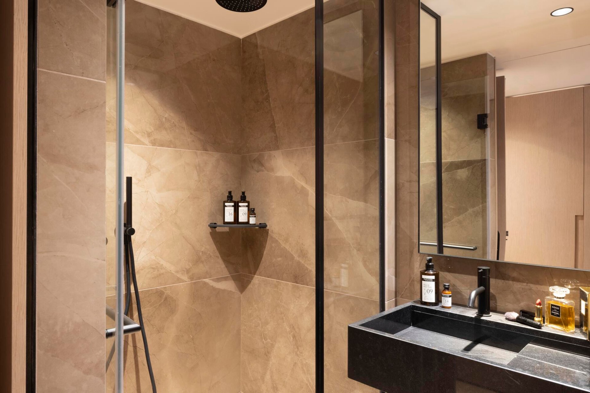 Hotel ESTE Classic Room Bathroom Shower